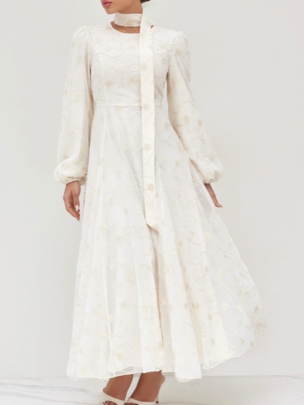 NWT ROUND NECKLINE CROCHET FLORAL RUFFLE MAXI DRESS XS